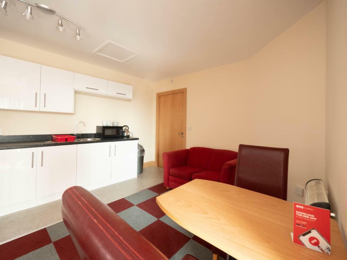 Oyo Chase Suites Cannock Exterior photo